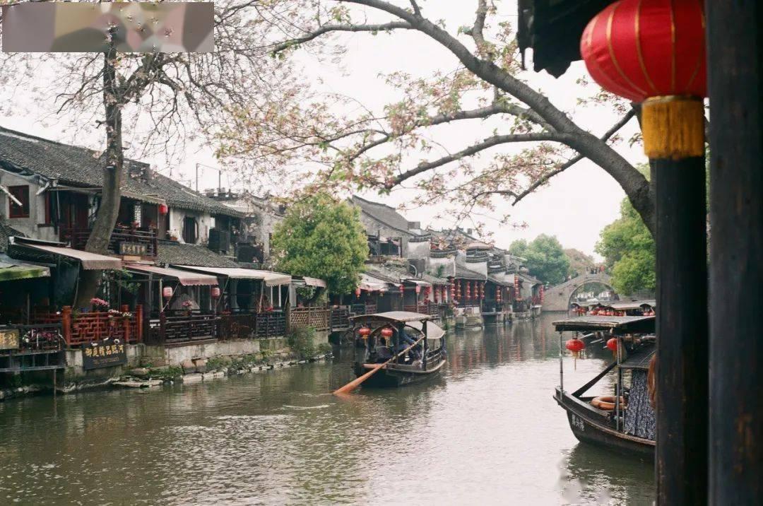 卡通红色汽车拼图